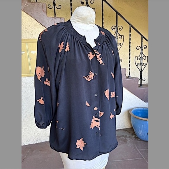 TUCKER "The Classic" Silk Print Button Up 3/4 Length Sleeve Blouse NWOT/sz M - Picture 3 of 15
